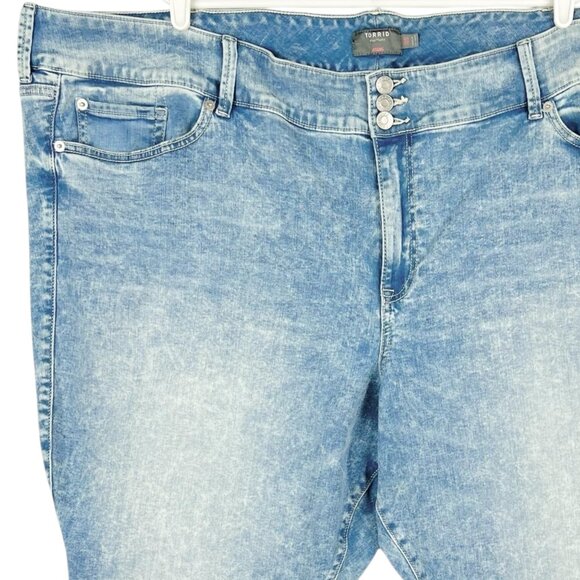 NWOT Torrid Women's Super Soft Denim Jegging Size 30S Light Wash Stretch Raw Hem - Picture 3 of 12